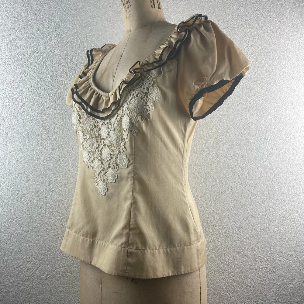 Anthropologie l 14 Floreat Retro Crochet Lace Ruffle Neckline Puff Sleeve Blouse